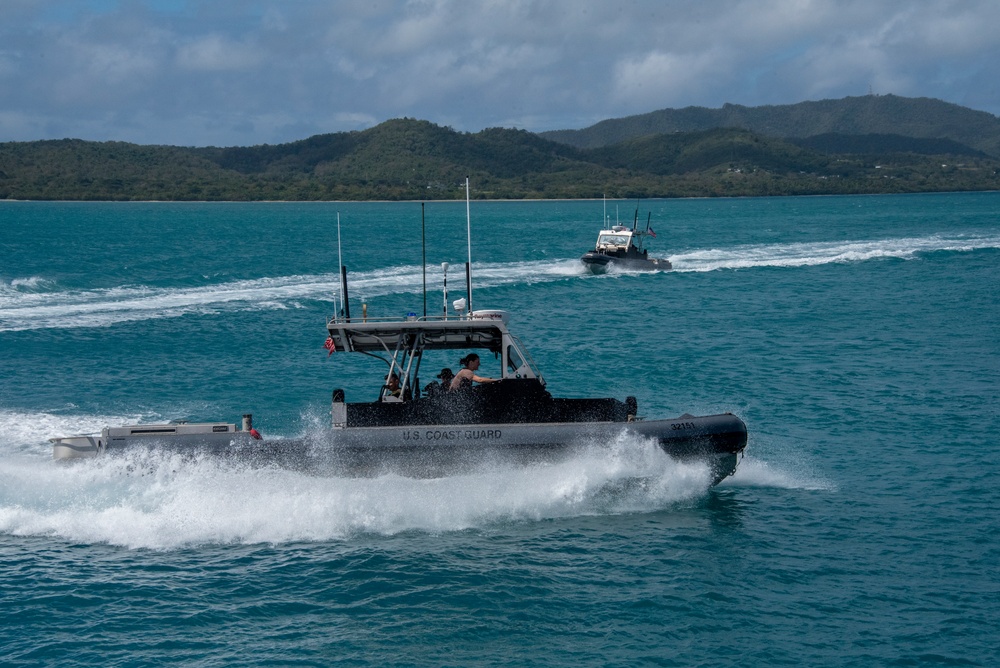 Coast Guard Port Security Units visit students in Vieques, PR