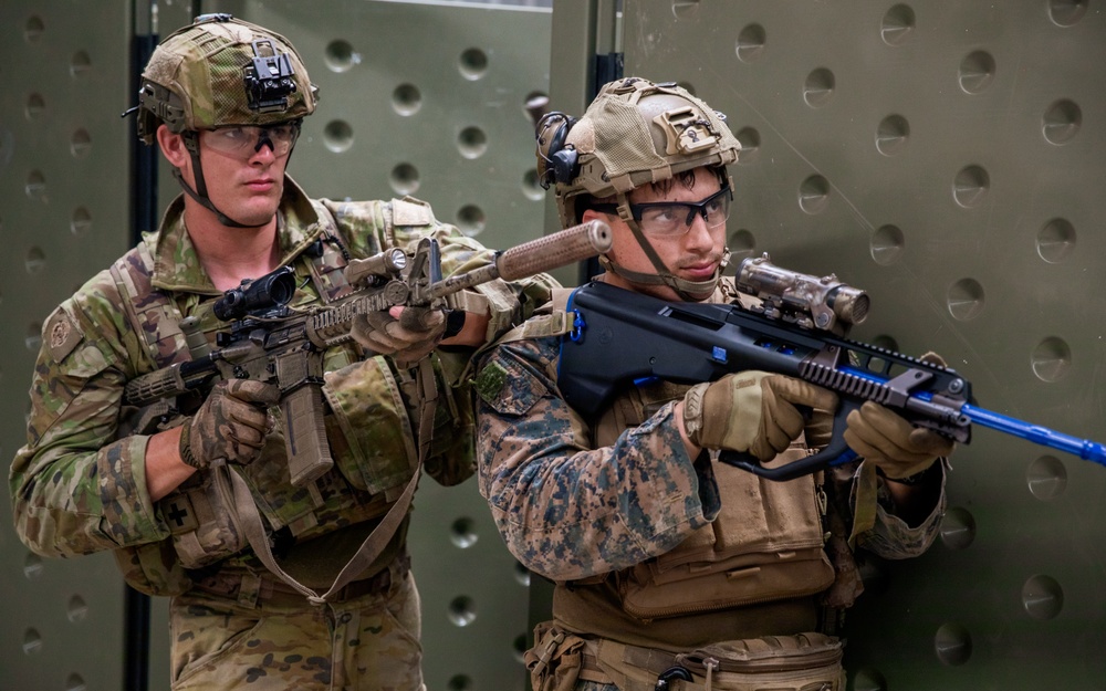 U.S., Australia rehearse close-quarters tactics