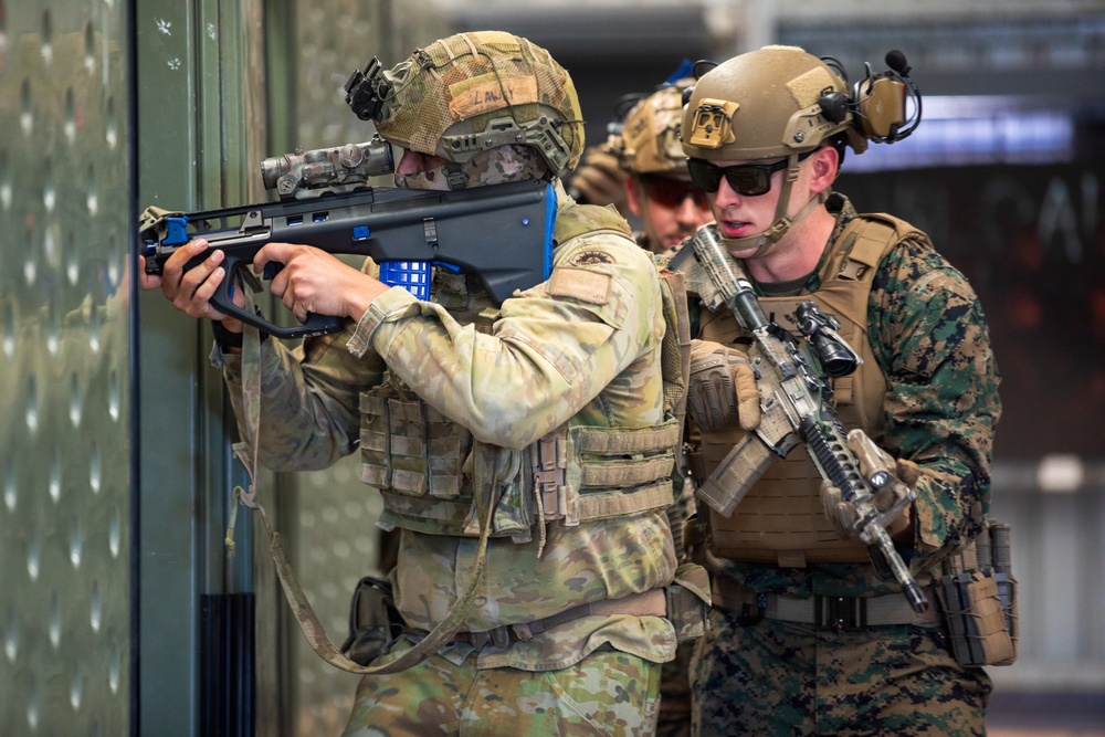 U.S., Australia rehearse close-quarters tactics