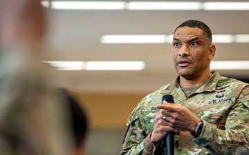 10th AAMDC commanding general speaks at 5-7 ADA Mentorship Program