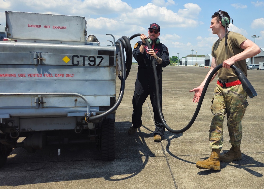 Maintainers, Cope Thunder Commander prepare F-16s