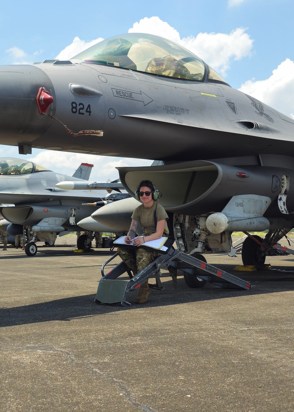 Maintainers, Cope Thunder Commander prepare F-16s