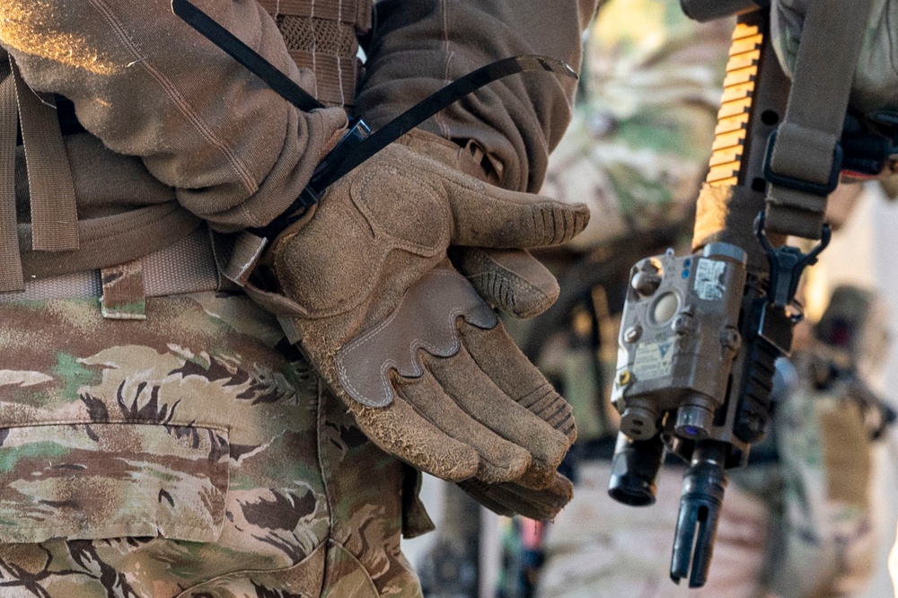 Special Tactics Airmen conduct a direct-action training mission during Emerald Warrior 24 (EW24)