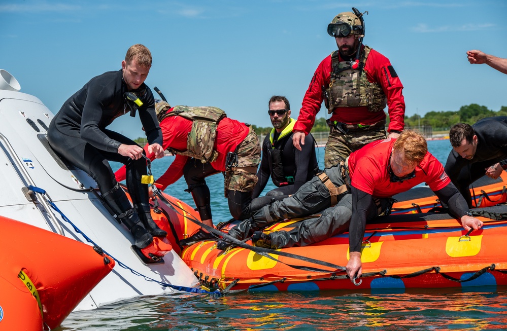 Guardian Angels and Royal Canadian Air Force SAR Techs Solidify Space Rescue Skills Through Joint Training Effort