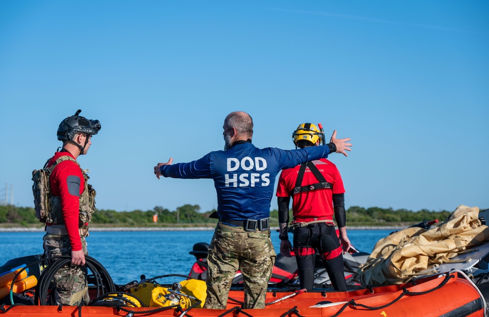 Guardian Angels and Royal Canadian Air Force SAR Techs Solidify Space Rescue Skills Through Joint Training Effort