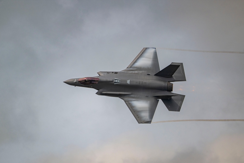 The F-35A Demo Team perform at SUN ‘n FUN