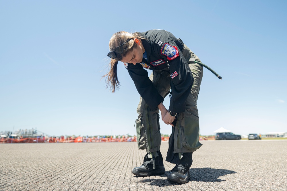 The F-35A Demo Team perform at SUN ‘n FUN