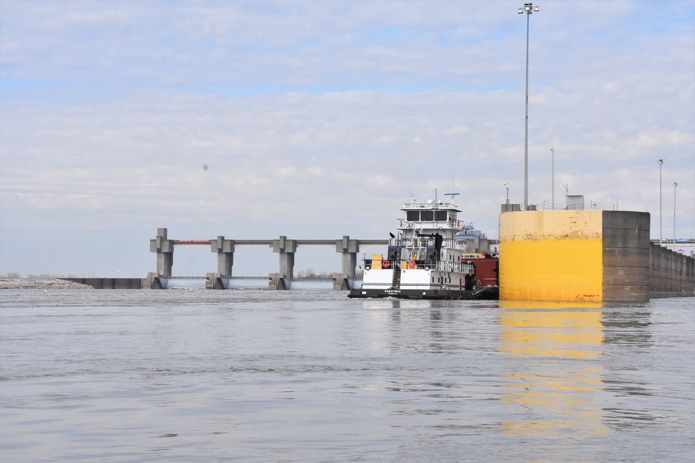 Upstream lockage at the Melvin Price Locks and Dam