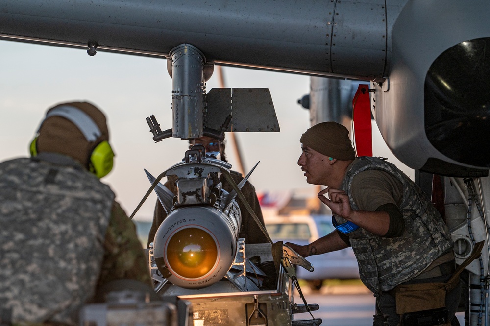 Ready Tiger 24-1: Airmen load munitions onto A-10C Thunderbolt II