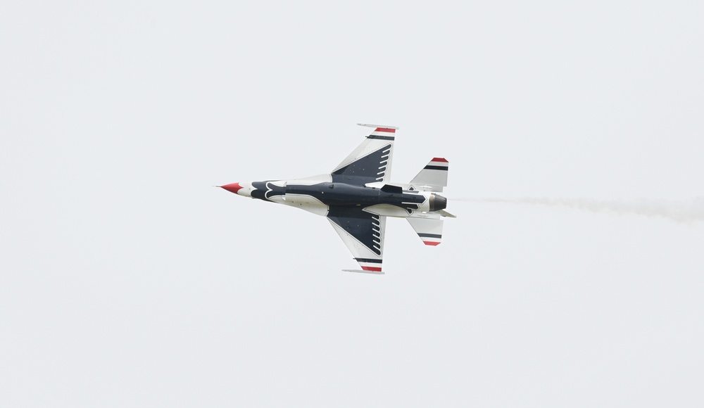 U.S. Air Force Thunderbirds arrive at Joint Base Charleston