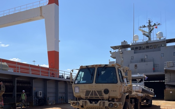 Salaknib 24 | Dive Team offload equipment from LSV 3