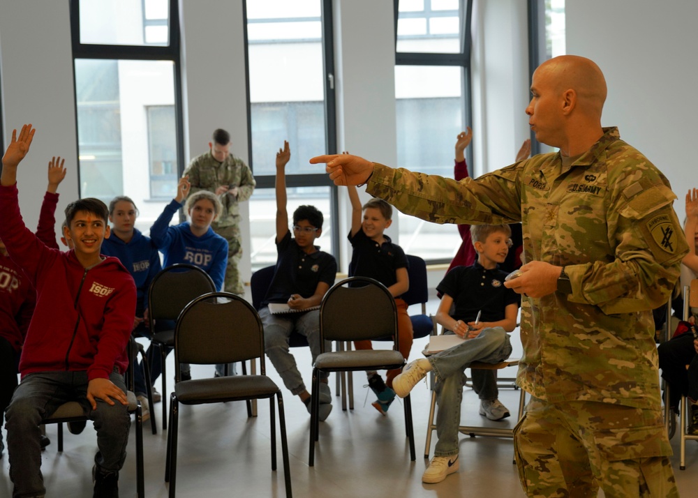 US Soldiers a slam dunk with local Poznan school