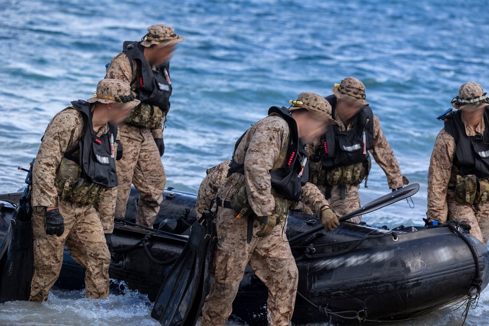 ITC Students conduct small boat maneuvering training