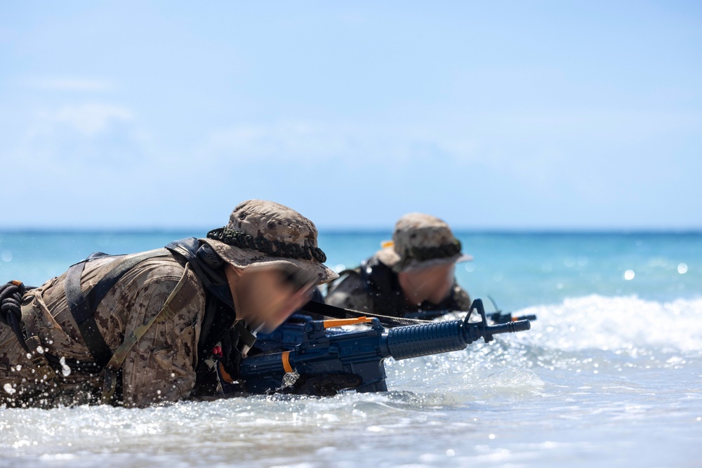 ITC Students train for clandestine landing and withdrawal