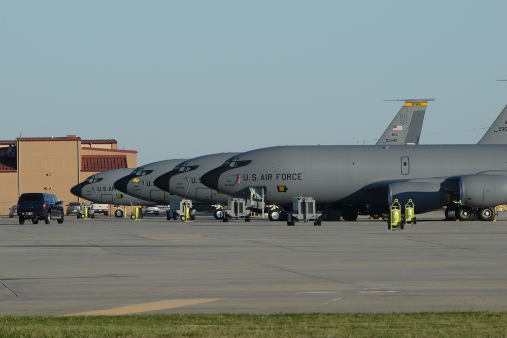 KC-135 taxi