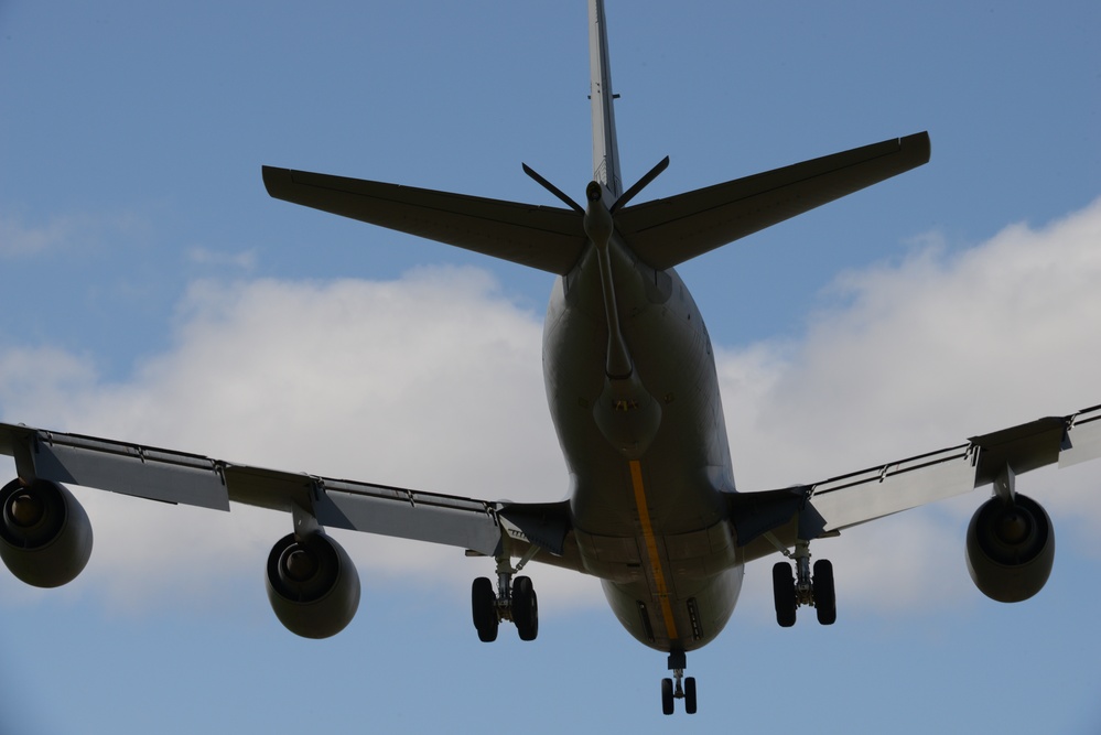 KC-135 landing gear