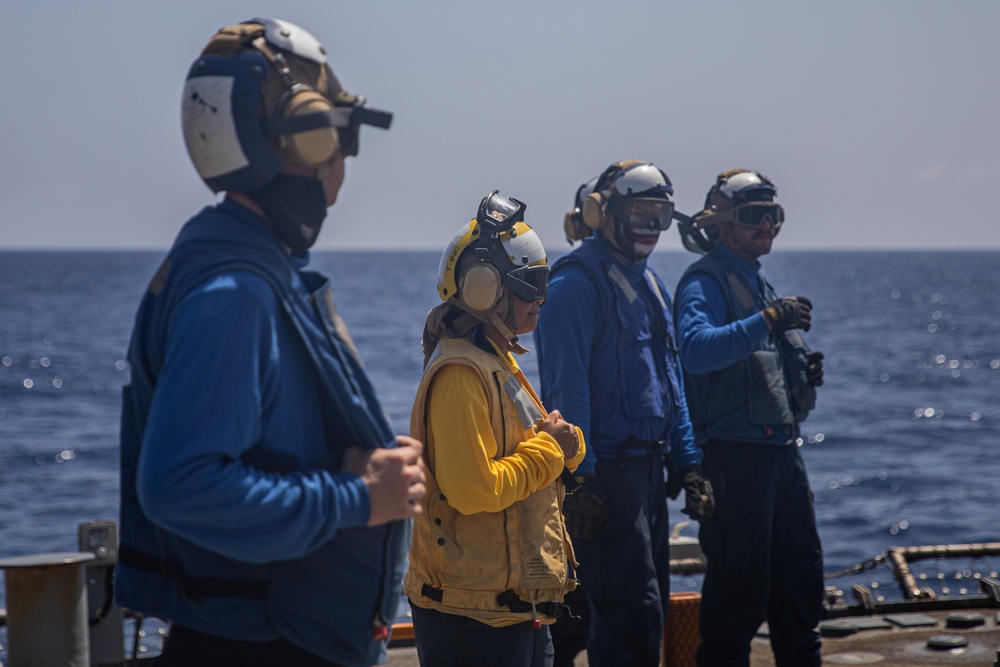USS Laboon (DDG 58) Conducts Flight Quarters