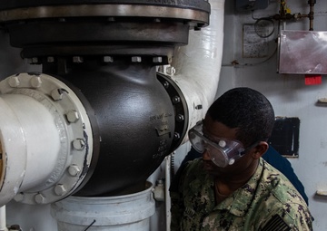 USS Ronald Reagan (CVN 76) Sailors preform maintenance on ship systems