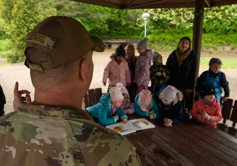 Ramstein gives the annual Villa Winzig Tour