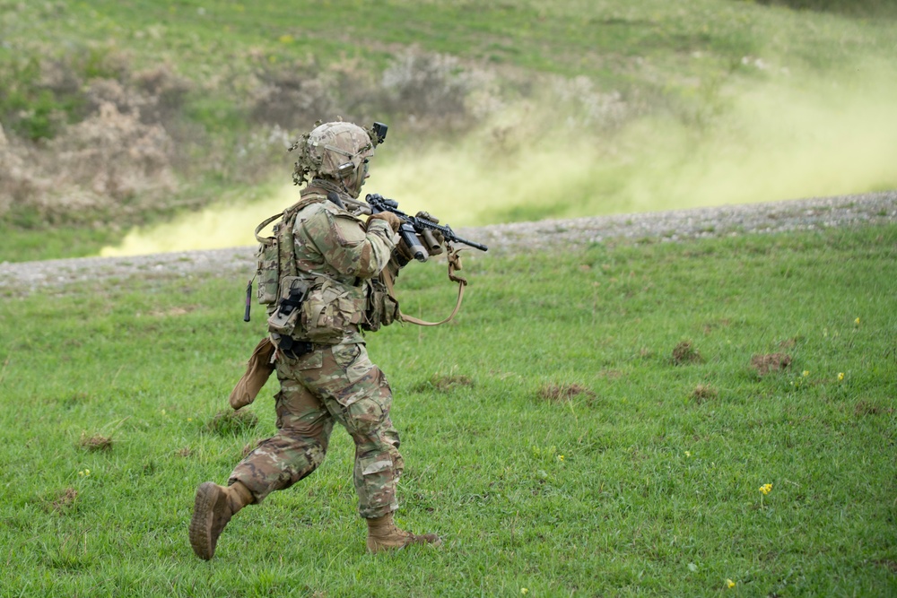 Outlaw Troop Assaults an Objective