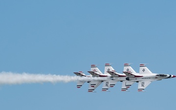 Charleston Airshow 2024 Thunderbirds demonstration