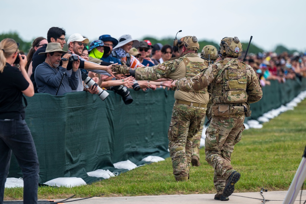 DVIDS - Images - Pararescue Jumpers perform a rescue demonstration at ...