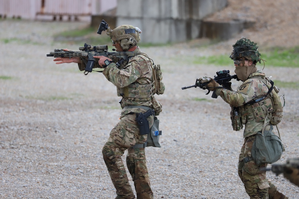 Legion Green Berets Train with 101st Airborne Division (AASLT)