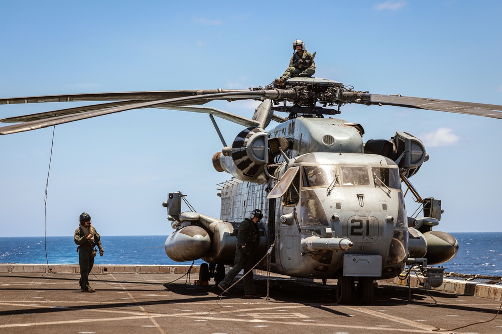 CH-53E Super Stallions Lift Off USS Somerset