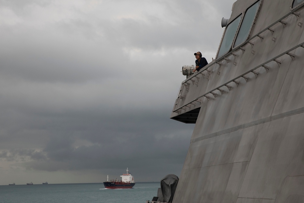 USS Mobile (LCS 26) Pulls into Singapore for Port Visit