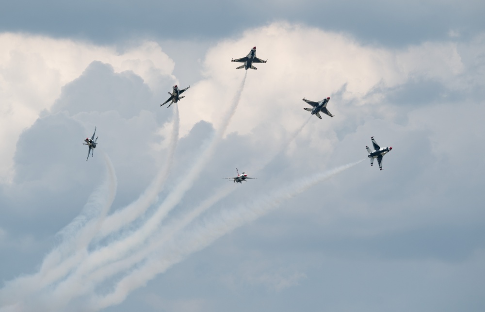 Charleston Airshow 2024 Thunderbirds demonstration