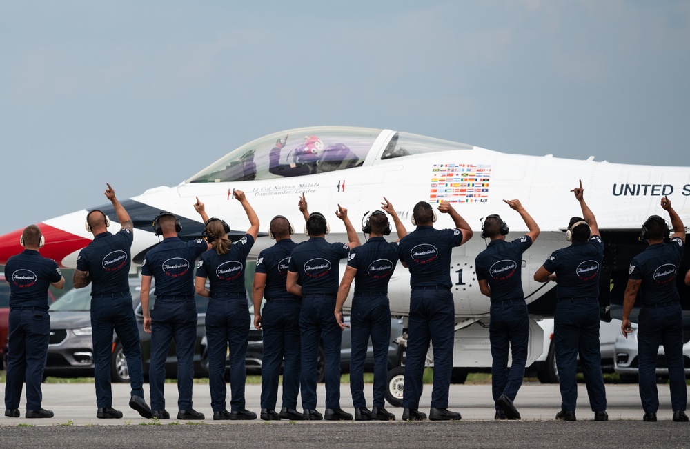 Charleston Airshow 2024 Thunderbirds demonstration