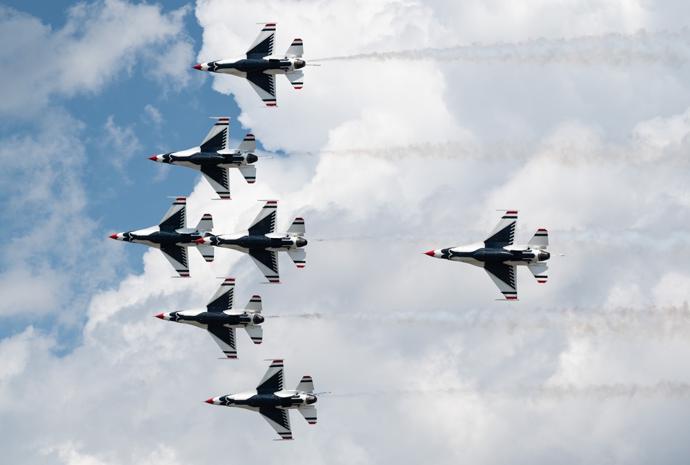 DVIDS Images Charleston Airshow 2024 Thunderbirds demonstration