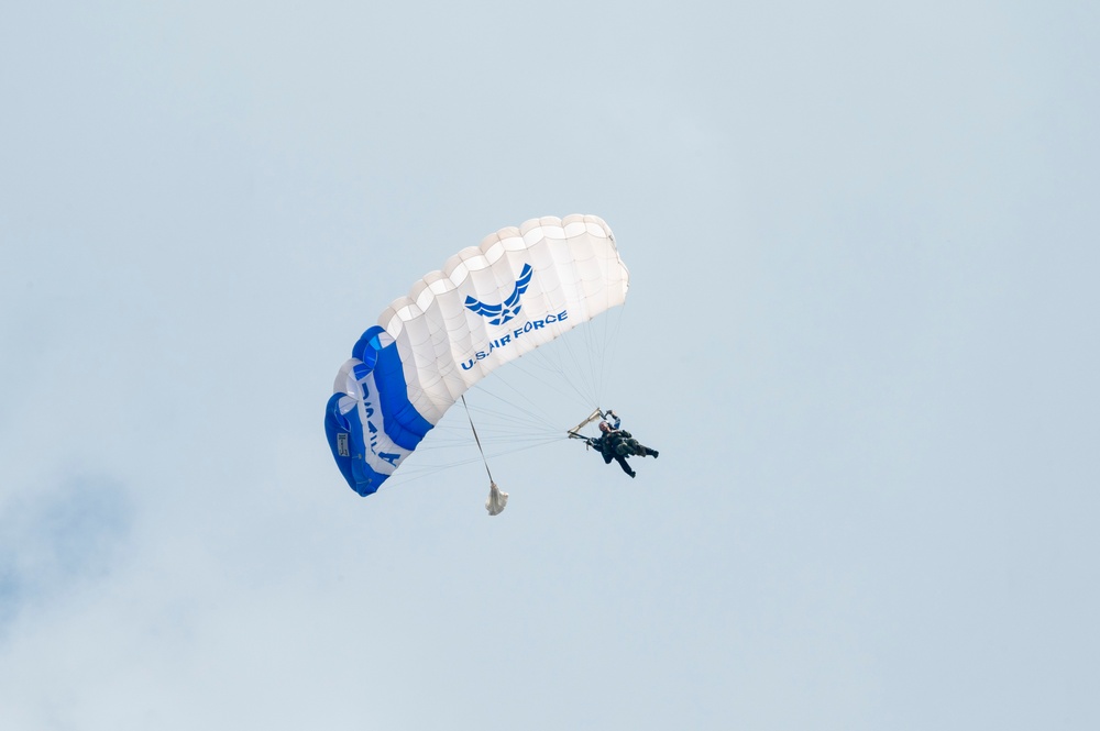 Heroes of Flight Airshow Wings of Blue demonstration