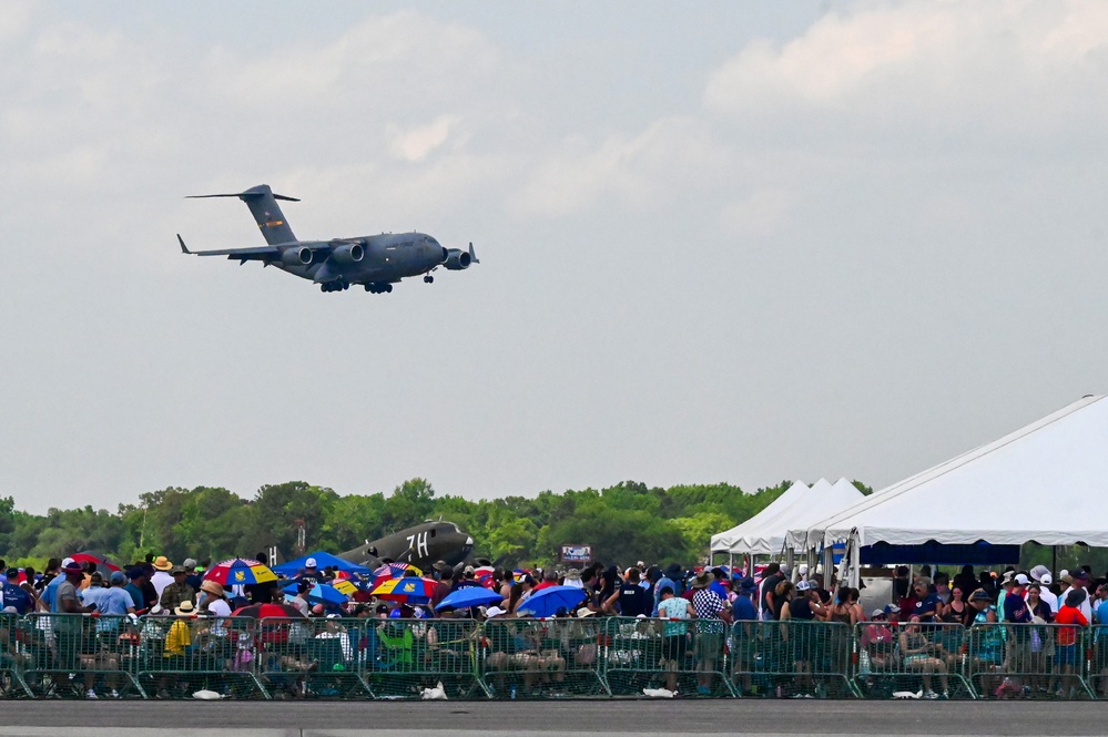 Charleston Airshow 2024 C-17 Globemaster III demonstration