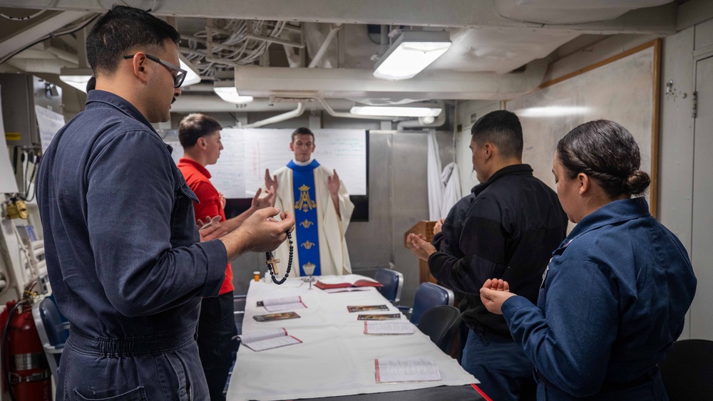 USS Russell (DDG 59) Catholic mass