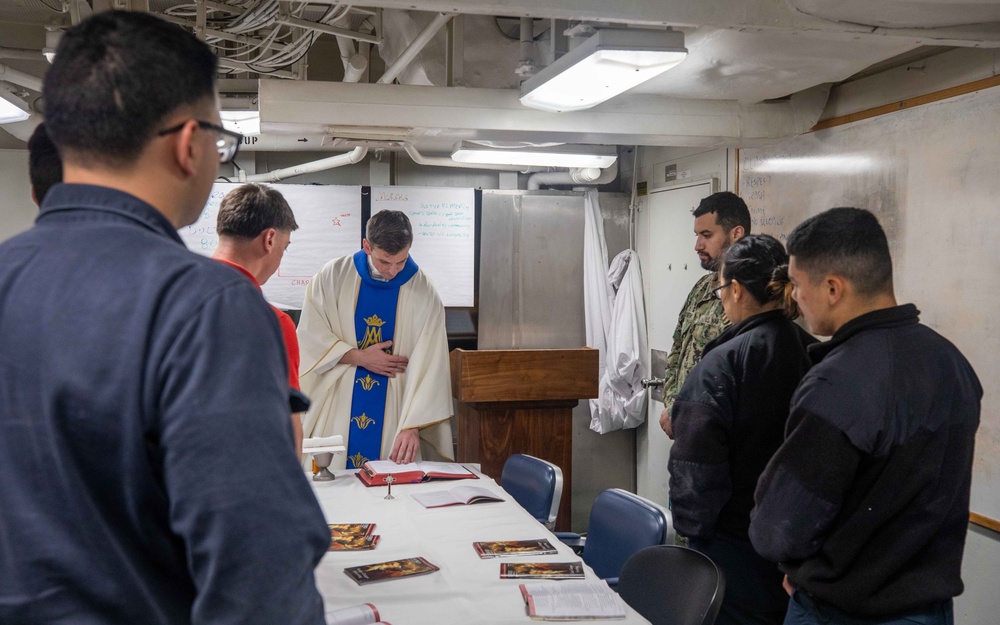 USS Russell (DDG 59) Catholic mass