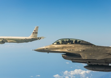 Edwards KC-135 and F-16D support test mission