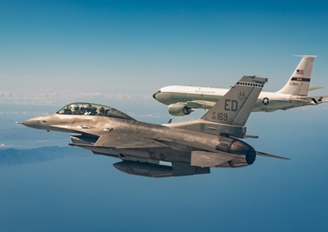 Edwards KC-135 and F-16D support test mission