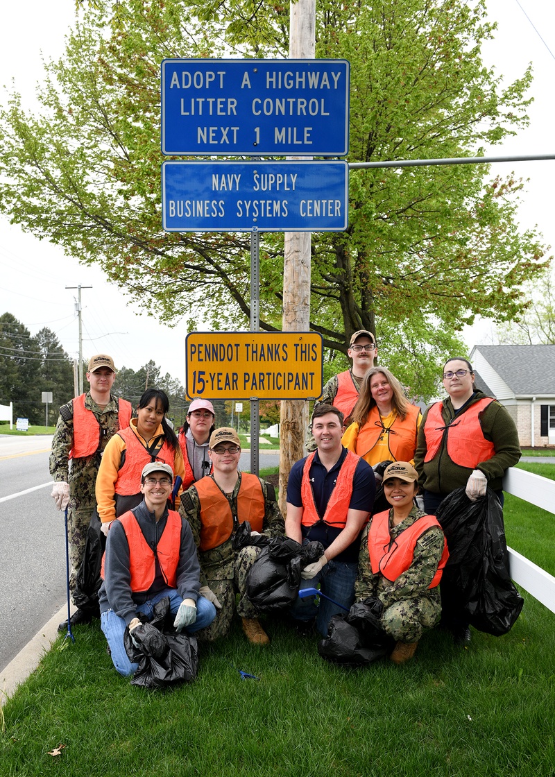 Navy Sailors, Civilians Clean Up Sporting Hill Road