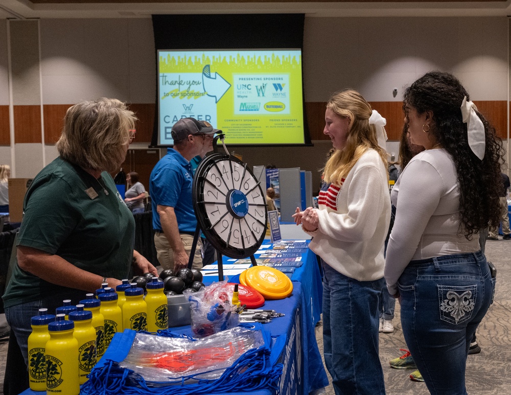 4th Fighter Wing participates in career fair