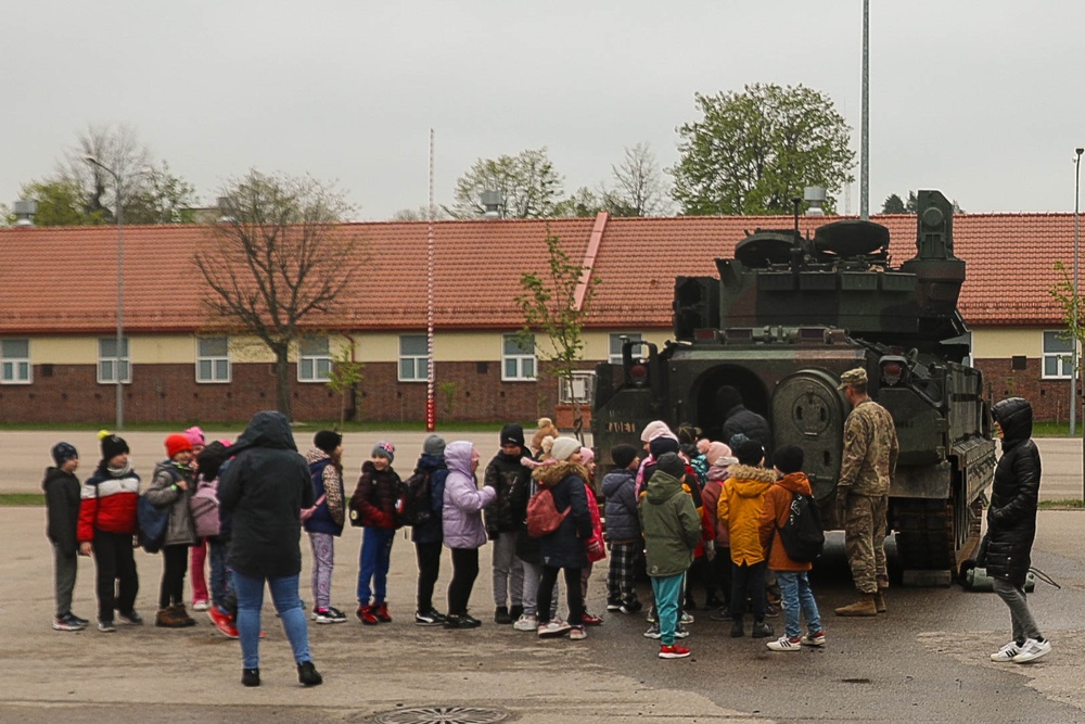 Polish school children visit 3rd ID soldiers