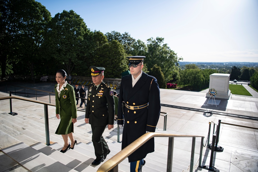 Chief of the Army of Thailand Gen. Charoenchai Hinthao Participates in a Public Wreath-Laying Ceremony at the Tomb of the Unknown Soldier