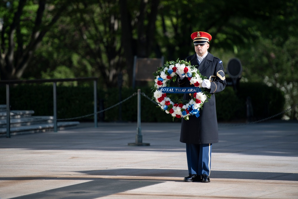 Chief of the Army of Thailand Gen. Charoenchai Hinthao Participates in a Public Wreath-Laying Ceremony at the Tomb of the Unknown Soldier