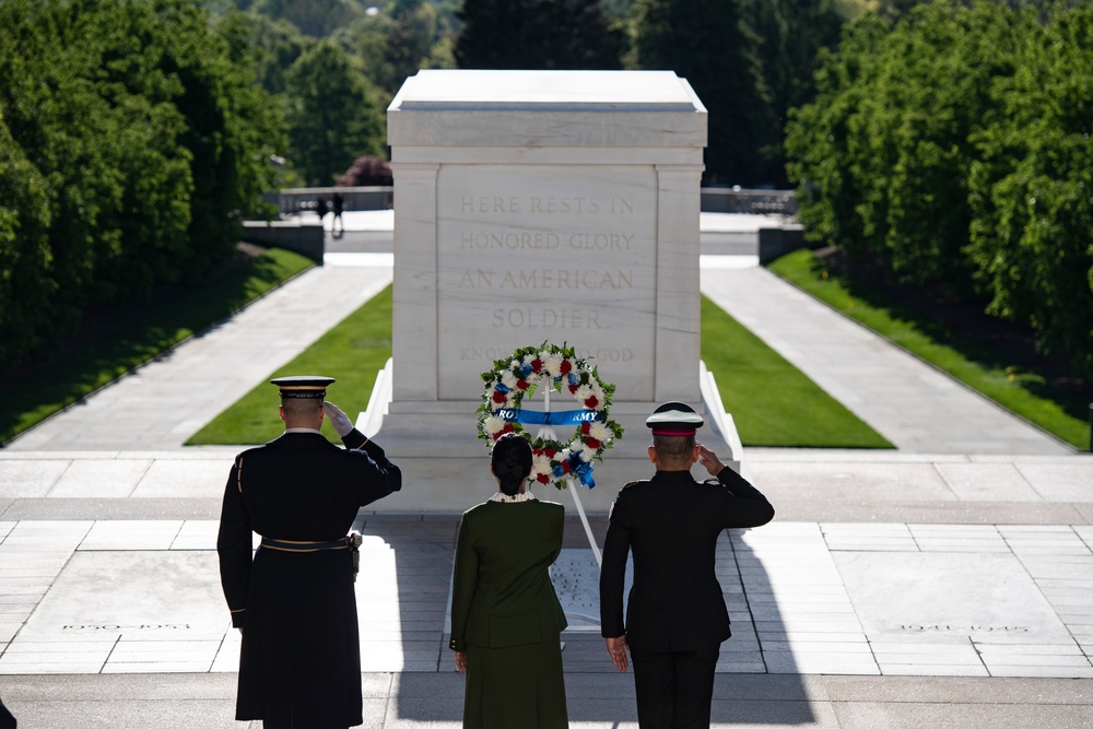 Chief of the Army of Thailand Gen. Charoenchai Hinthao Participates in a Public Wreath-Laying Ceremony at the Tomb of the Unknown Soldier