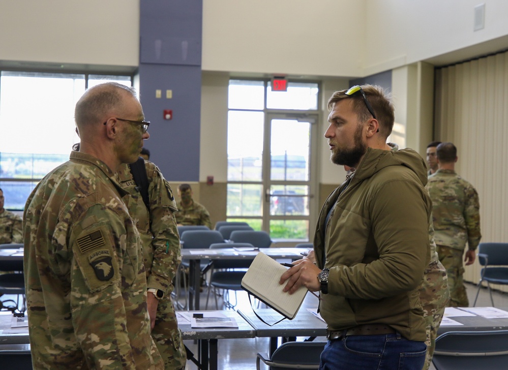 CTO for the Secretary of the Army visits Fort Campbell