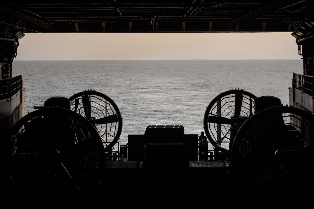 LCAC Operations Aboard USS New York (LPD 21)