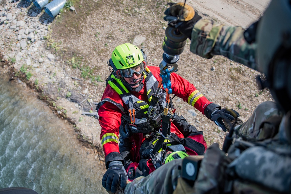 Guardsmen, firefighters train for real-world flood emergencies