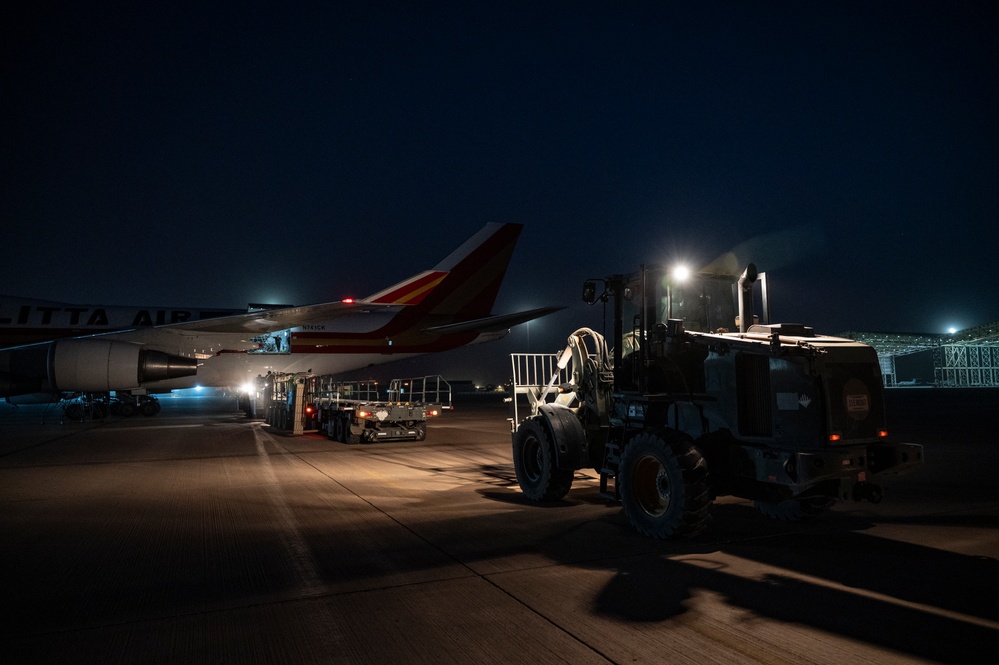 C-5 and B747 provides strategic airlift power to CENTCOM