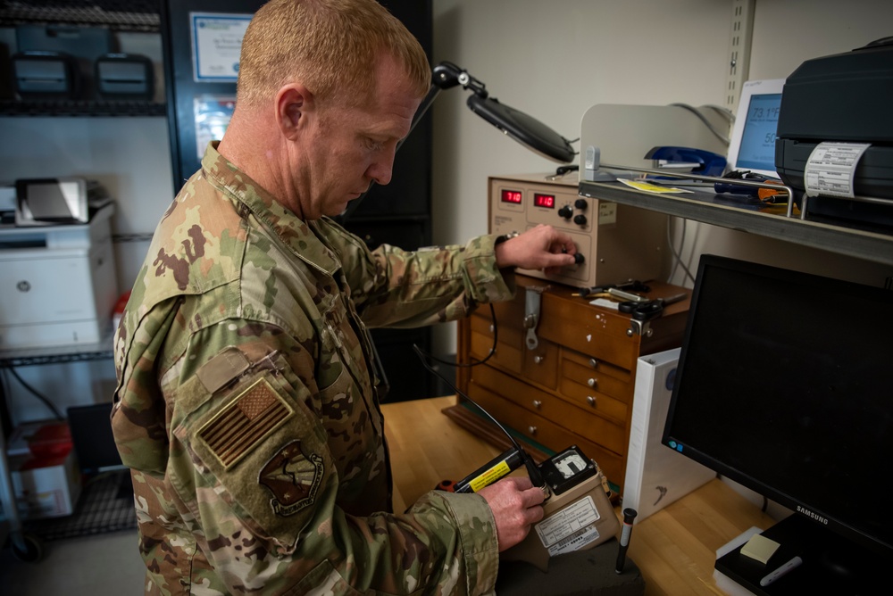 USAFSAM labs support occupational, environmental health needs