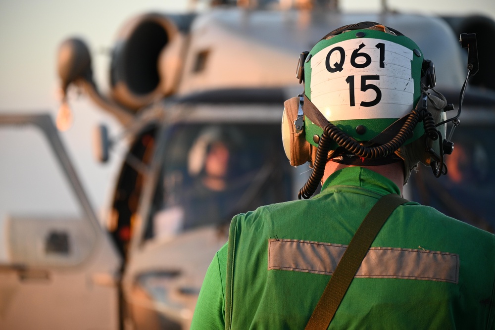 USS Mobile (LCS 26) Conducts Flight Operations Underway